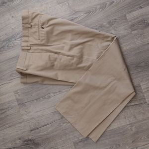 Eddie Bauer wrinkle resistant size 36 men's khaki pants excellent condition